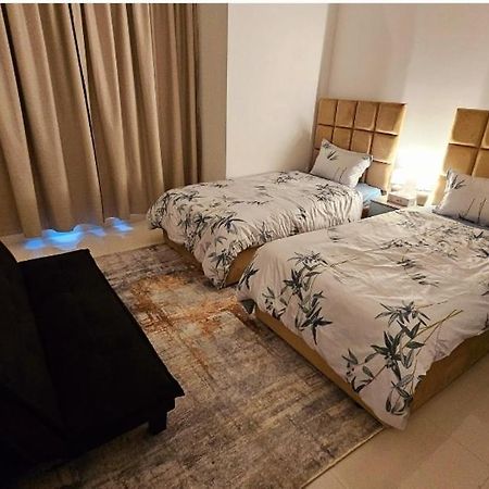 Elegant Villa Rooms In Dubai Near Airport Buitenkant foto