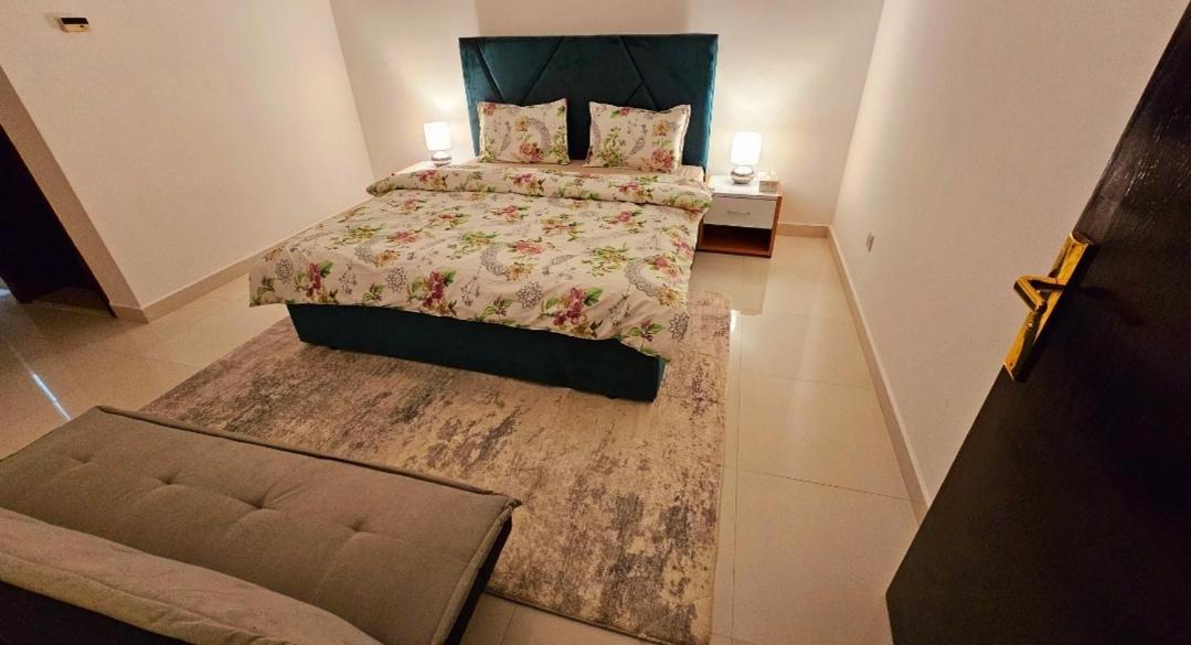 Elegant Villa Rooms In Dubai Near Airport Buitenkant foto